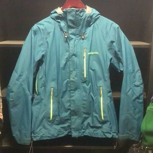 Patagonia Piolet goretex jacket- women’s size M